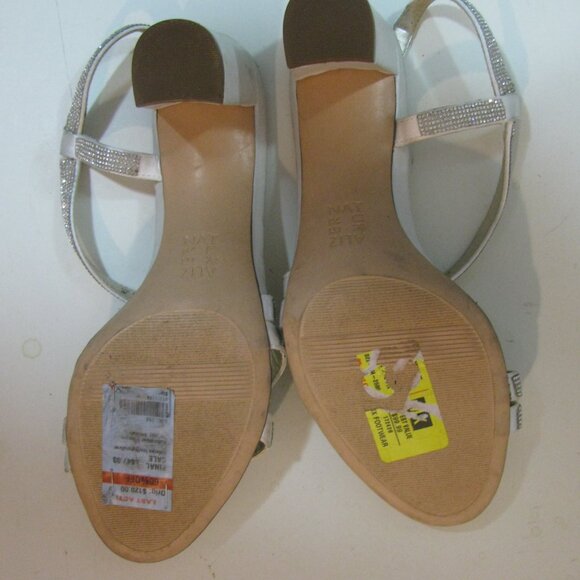 * 2/$15 Naturalizer Glitter Silver Sandals Size 8 Good Condition $120 When New - Picture 8 of 9